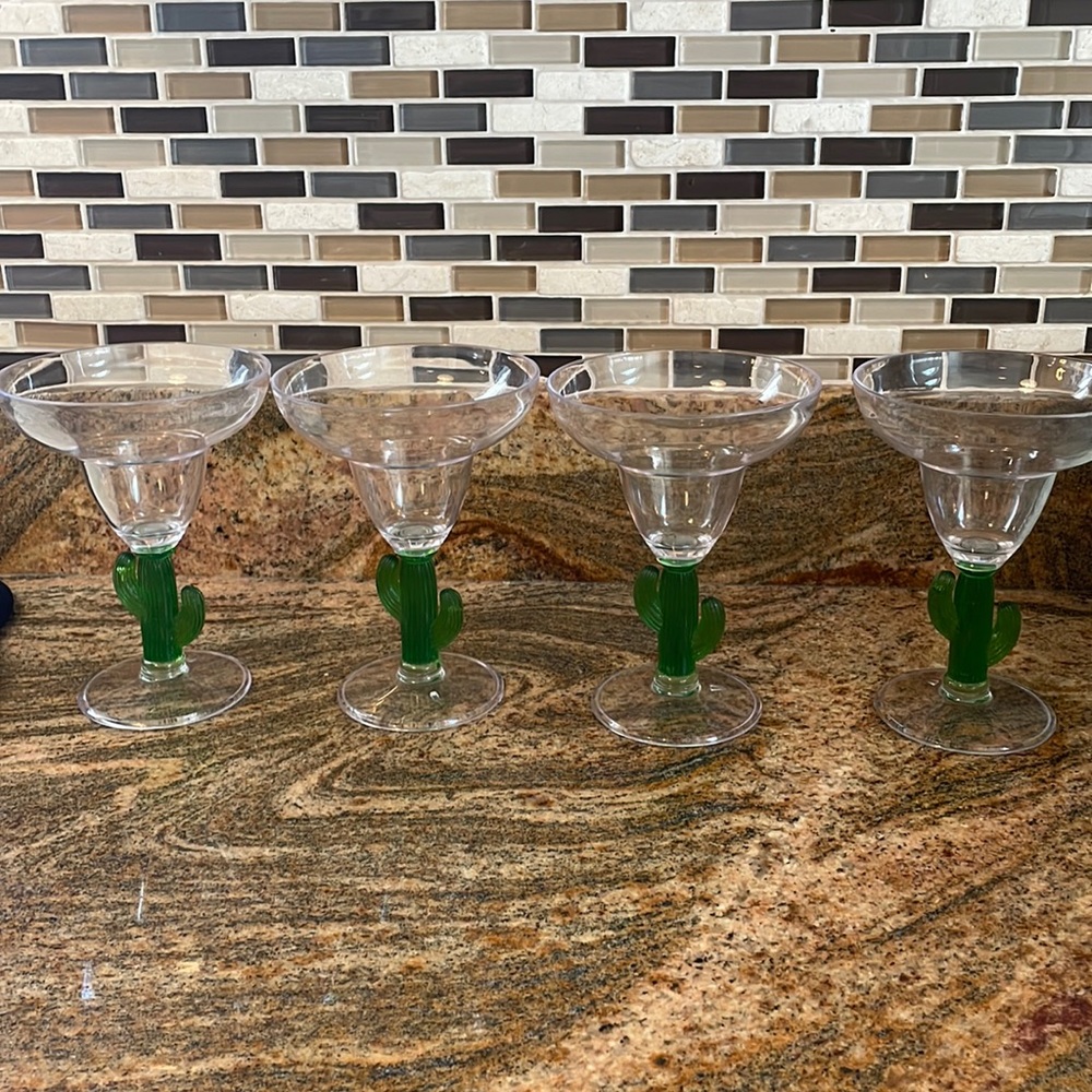Plastic Margarita Glasses Set of 4 with Cactus EUC